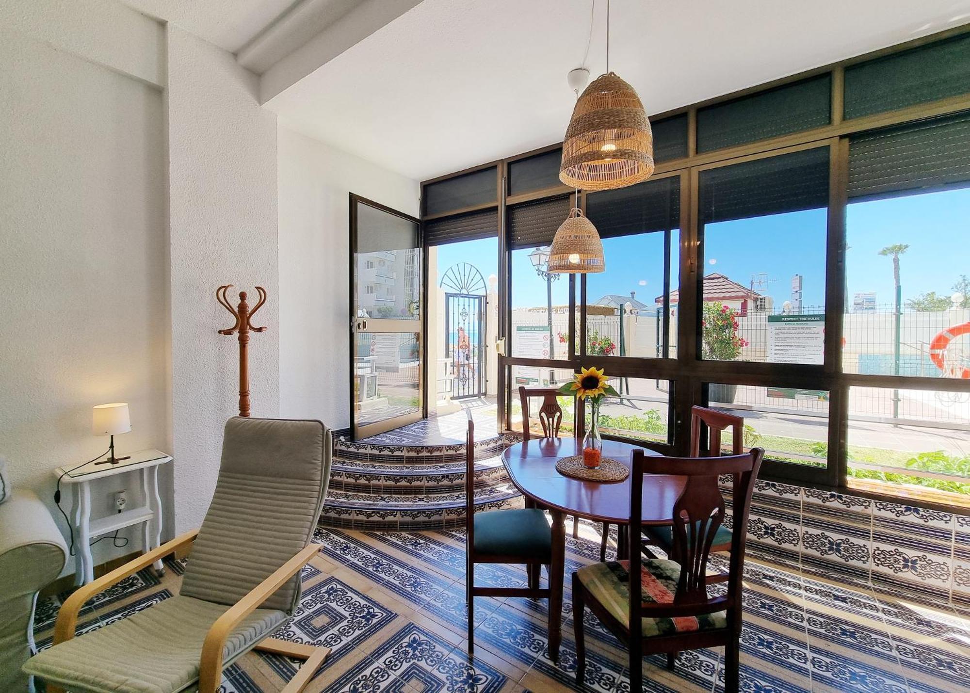 Tinoko Apartament In La Carihuela Beach Torremolinos Bagian luar foto