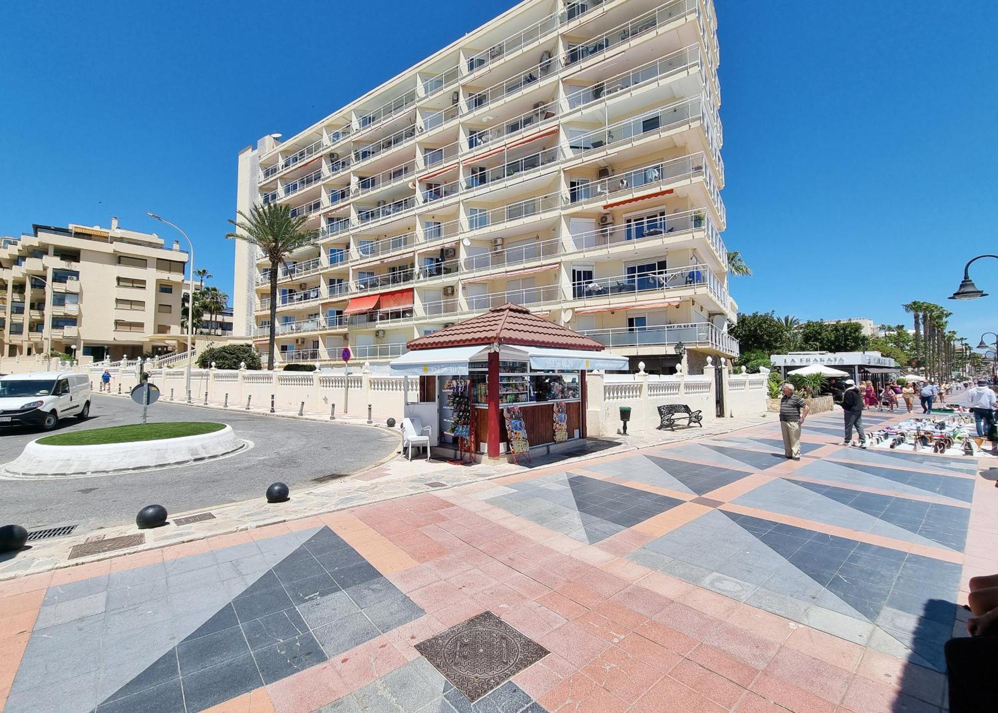 Tinoko Apartament In La Carihuela Beach Torremolinos Bagian luar foto