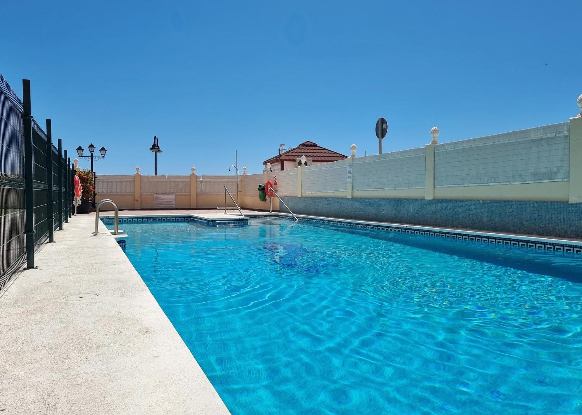 Tinoko Apartament In La Carihuela Beach Torremolinos Bagian luar foto