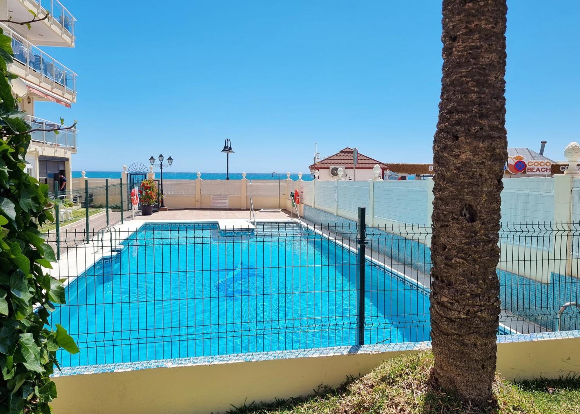 Tinoko Apartament In La Carihuela Beach Torremolinos Bagian luar foto