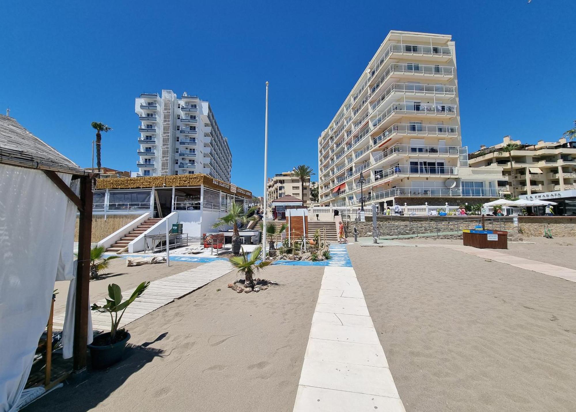 Tinoko Apartament In La Carihuela Beach Torremolinos Bagian luar foto